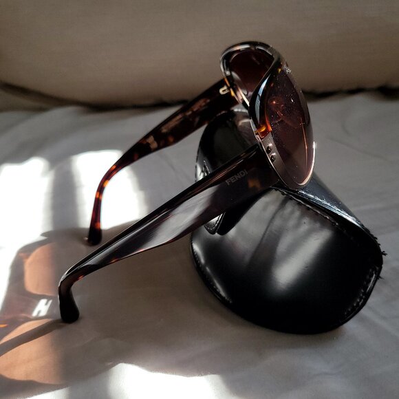 Authentic Fendi Aviator Sunglasses - Picture 3 of 16